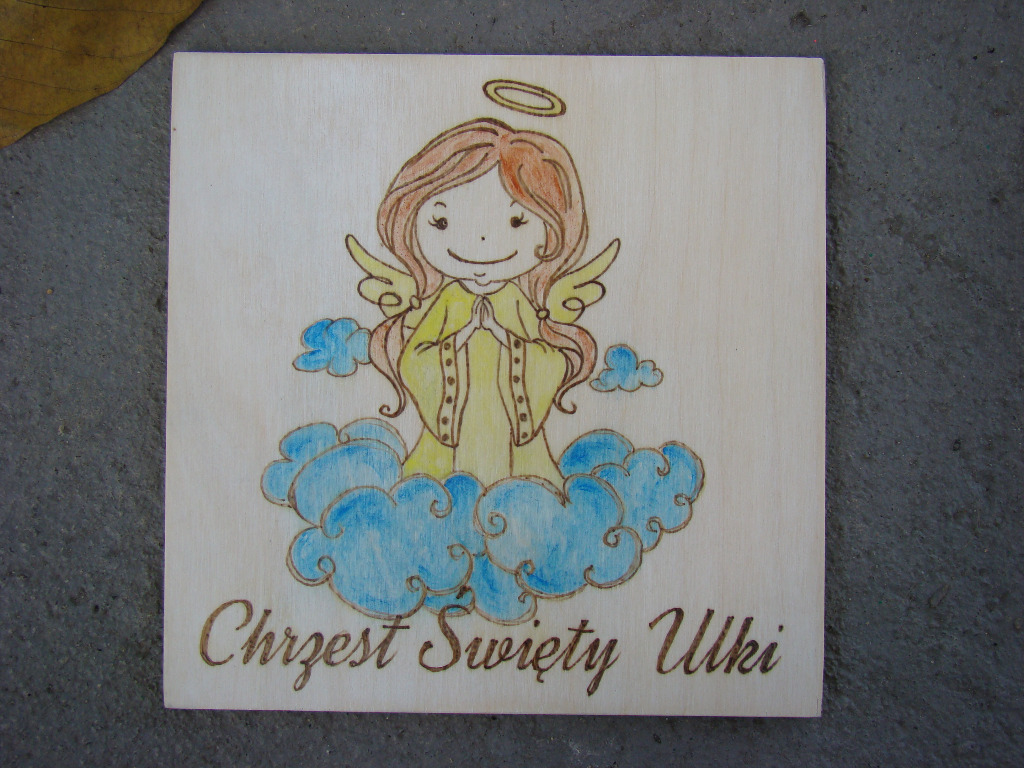 Drewniany obrazek z aniołkiem chrzest narodziny. Ręcznie wypalany i malowany.